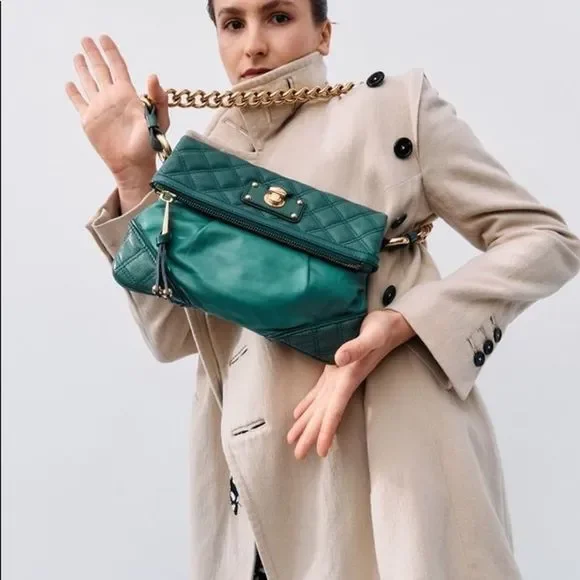 MARC JACOBS 100% AUTHENTIC BEAUTIFUL QUILTED SHOULDER BAG WITH GOLD HARDWARE! 😍